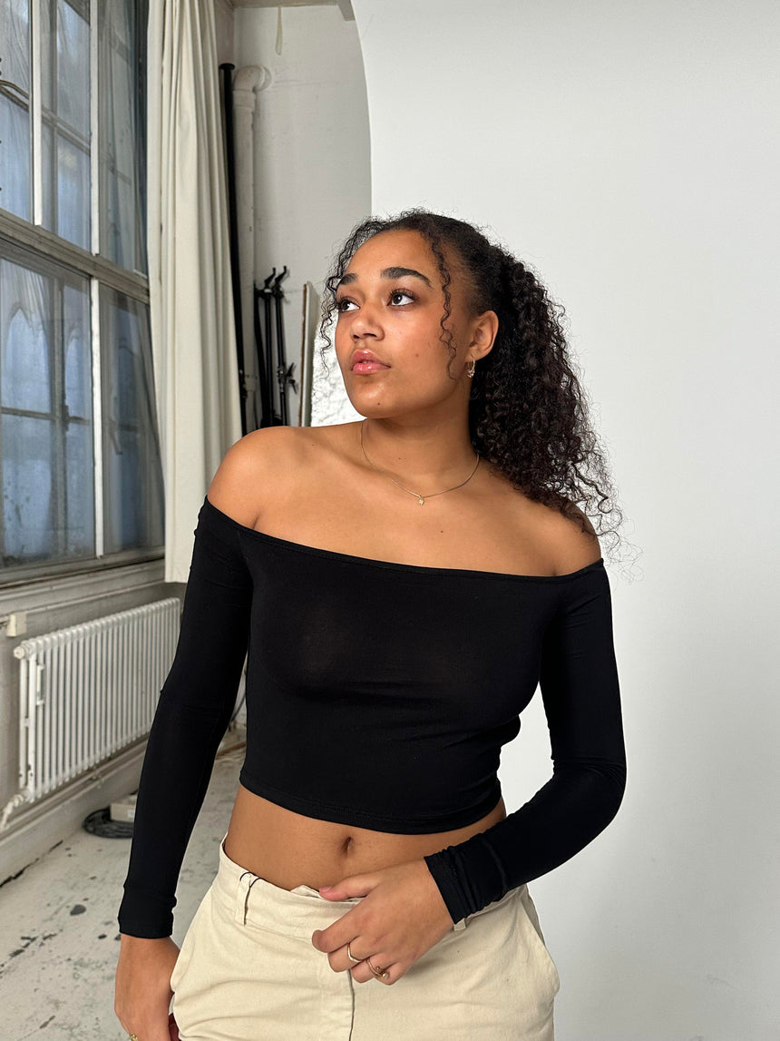 Karo off-shoulder blouse with open back - Black