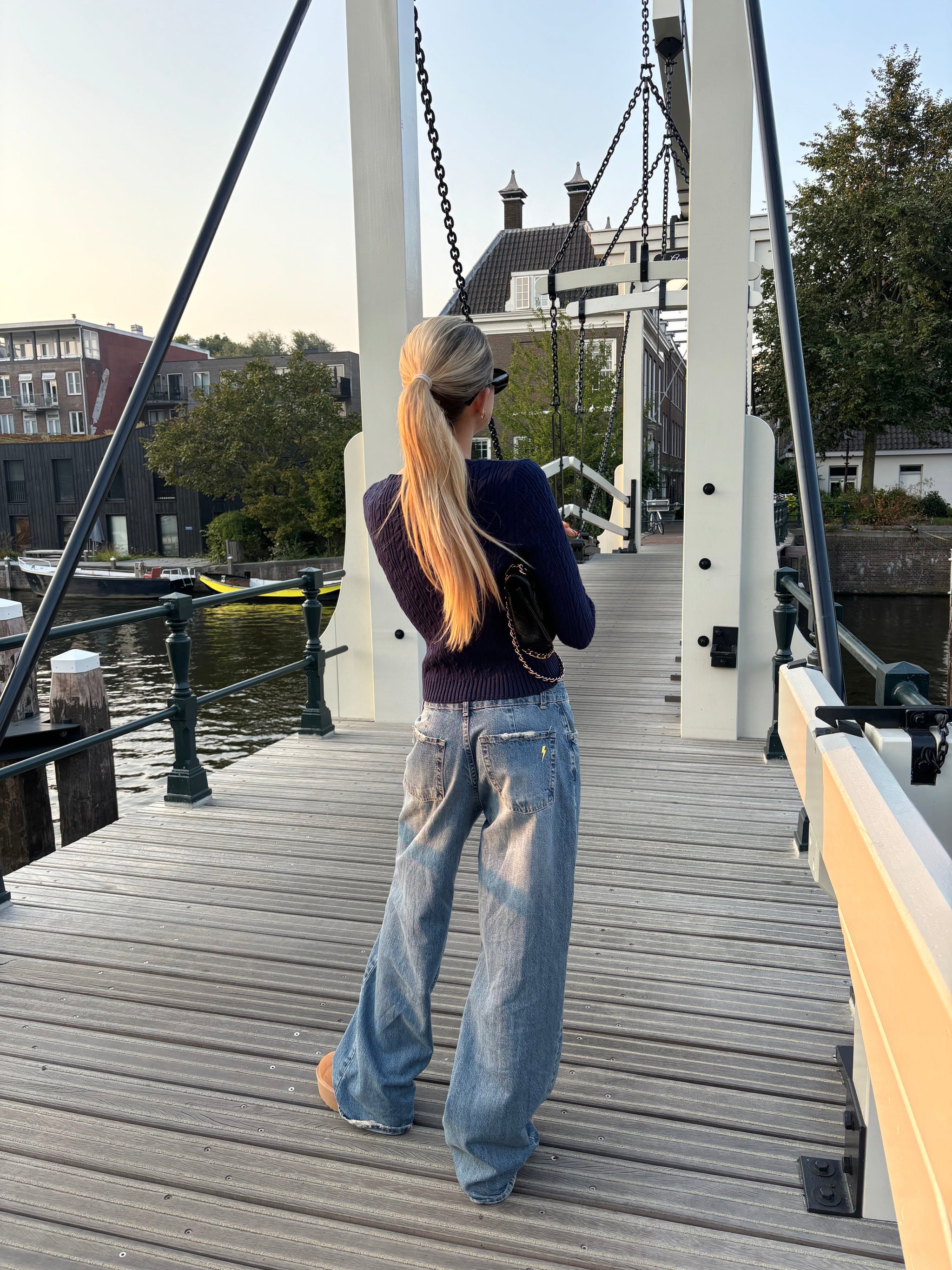 Alaia low-waisted jeans with lightning detail - Light denim