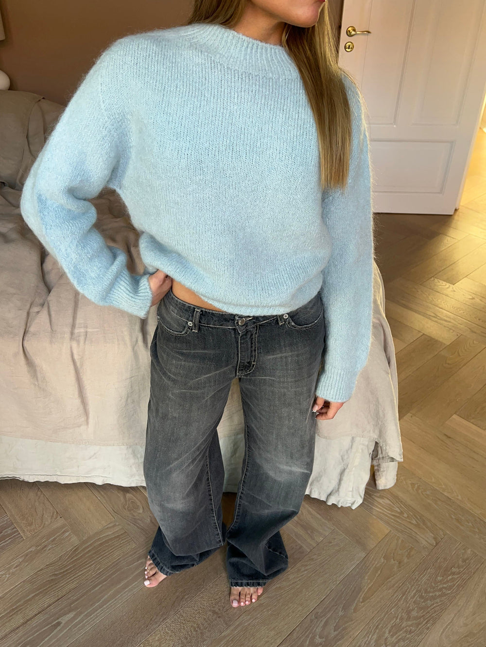 Alaia low-waisted jeans with lightning detail - Grey denim