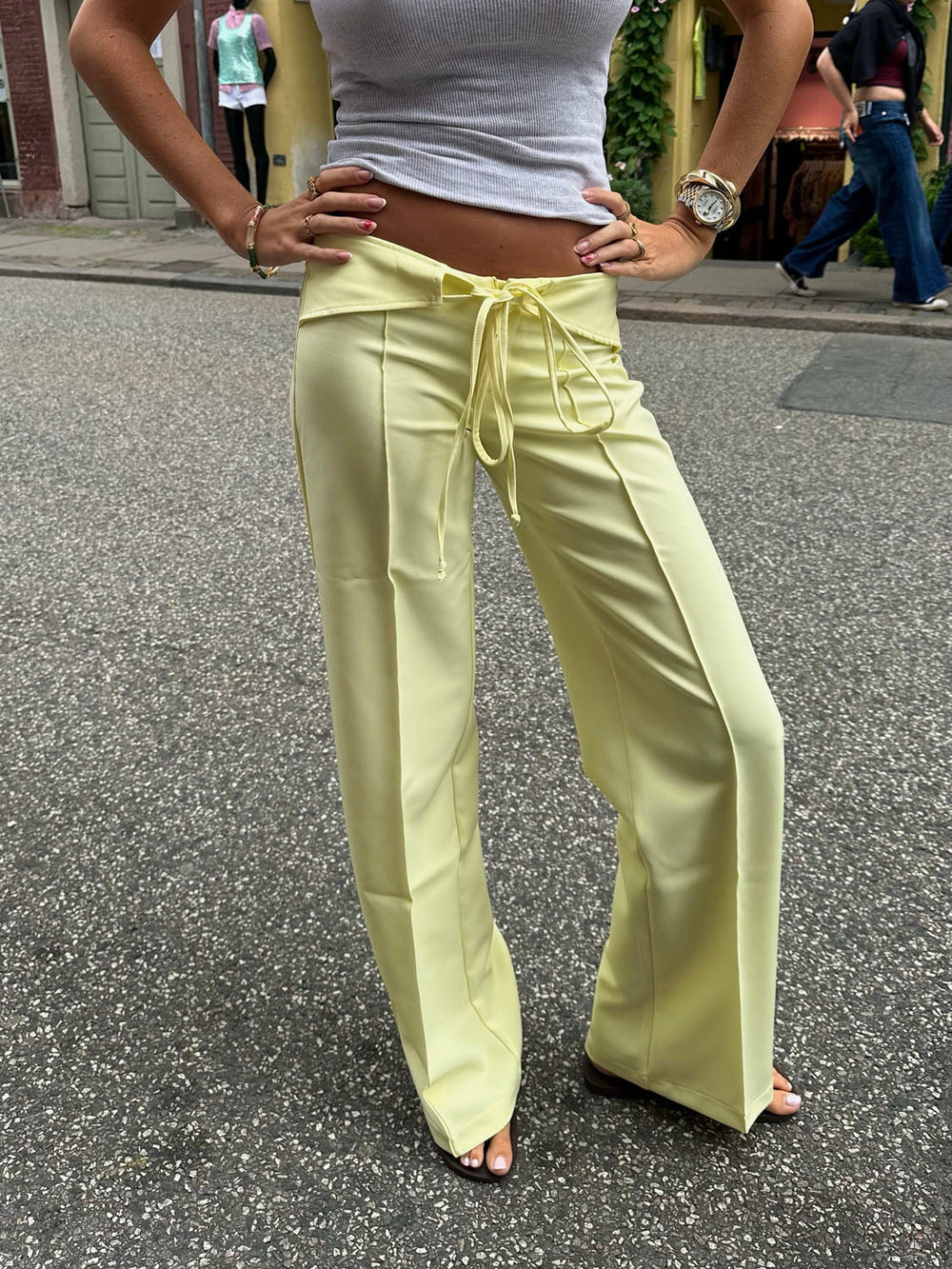 Nula suit trousers with tie belt – Yellow