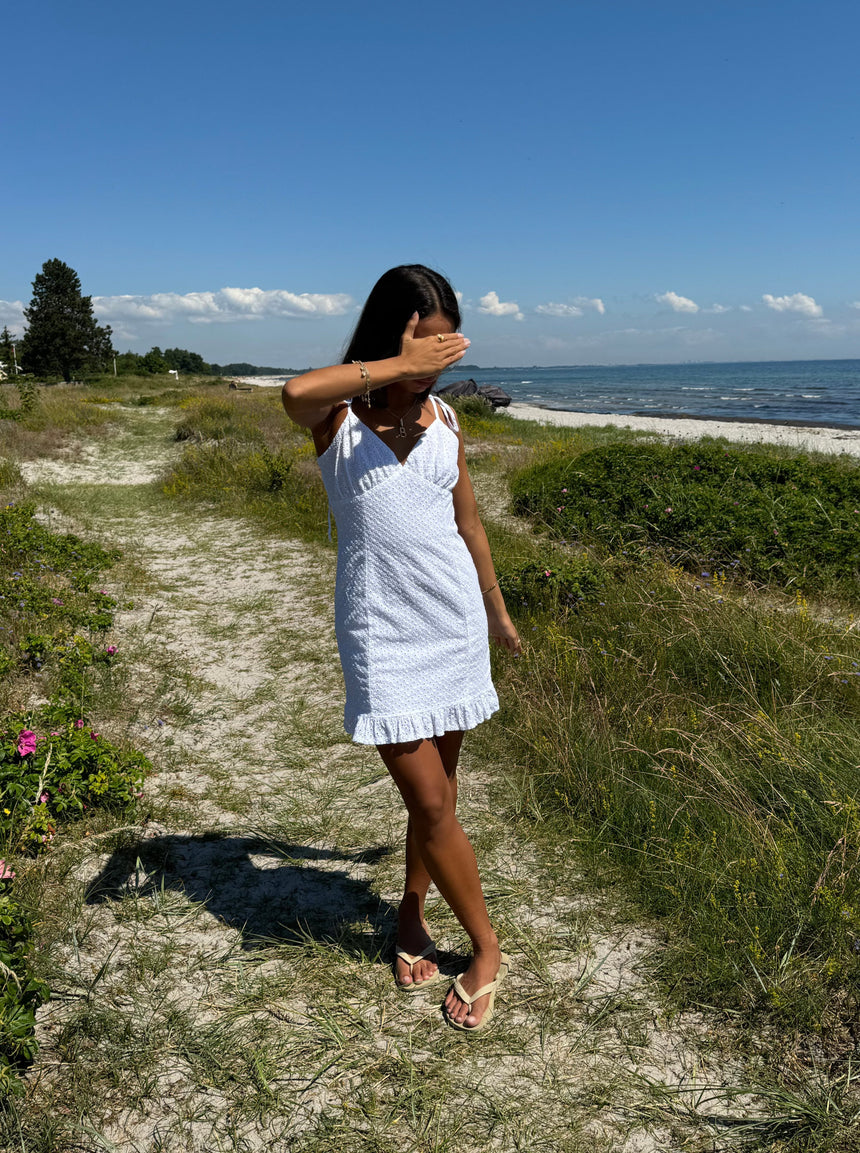 Johanne embroidery dress - White