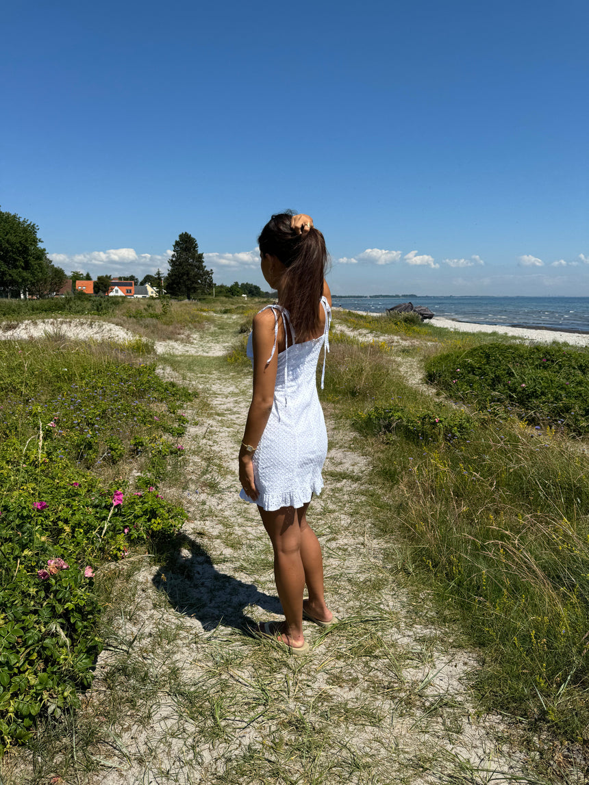 Johanne embroidery dress - White