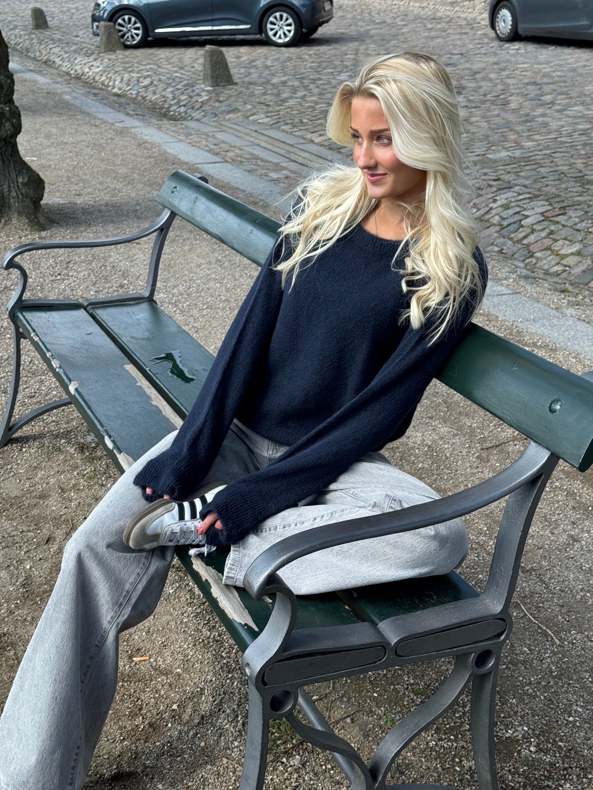 Gro knitted sweater - Navy – Designbysi.se