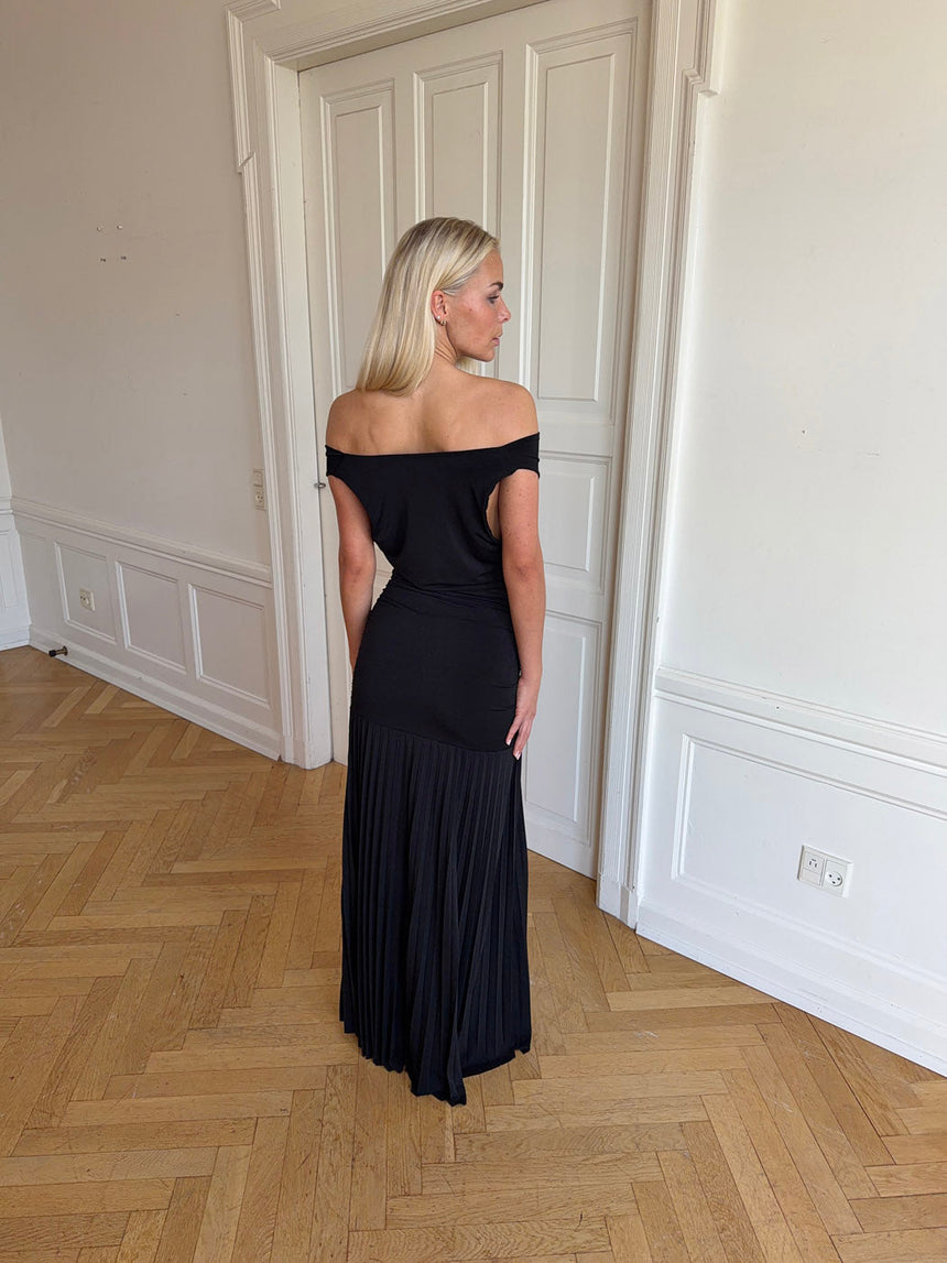 Sofia off shoulder dress - Black