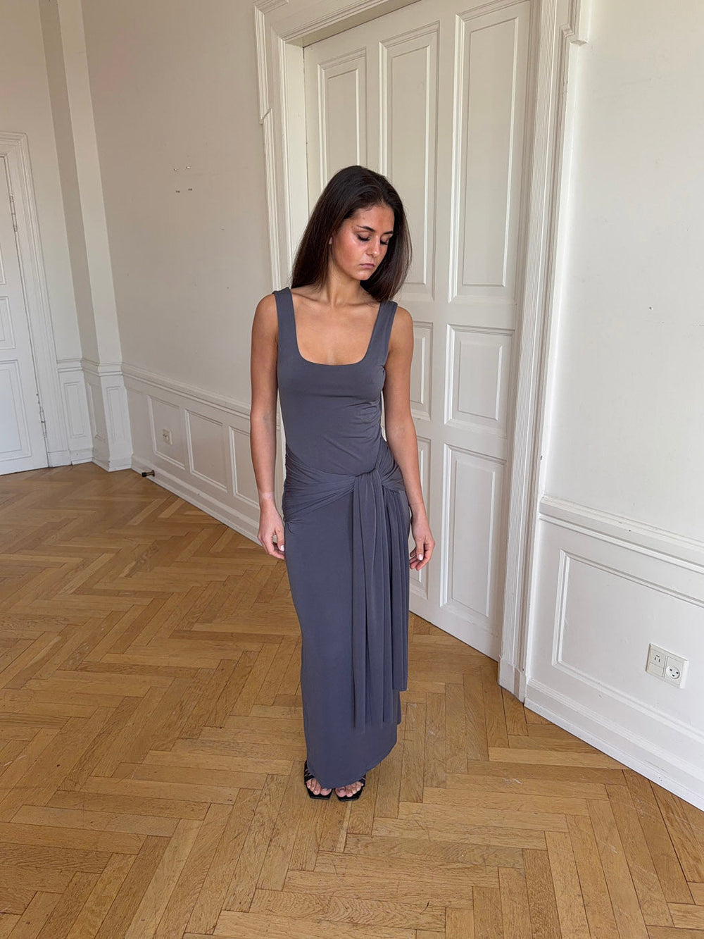 Mia dress with tie detail - Grey