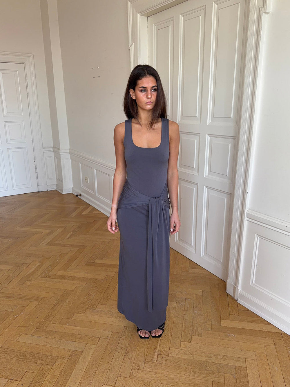 Mia dress with tie detail - Grey