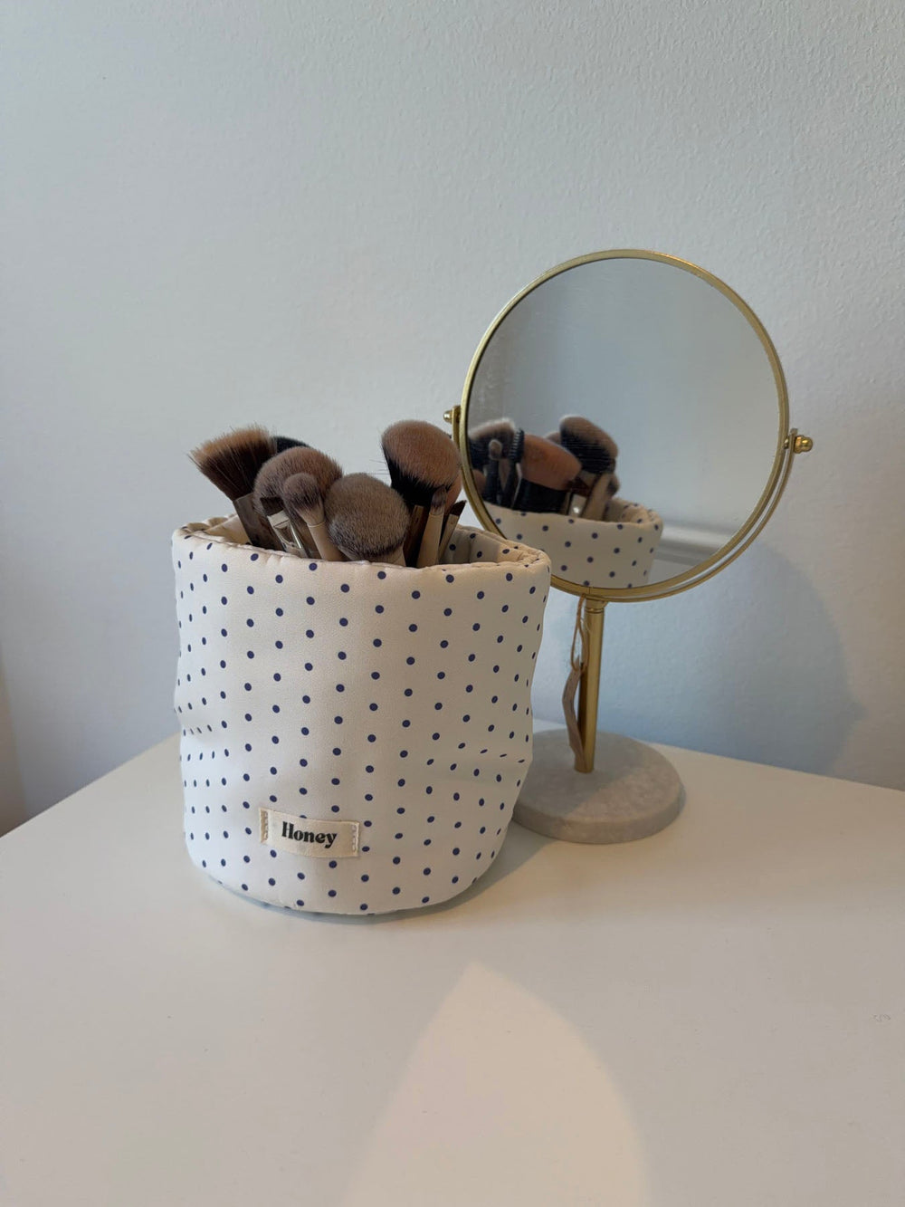 Honey small toiletry bag with dots - White/blue