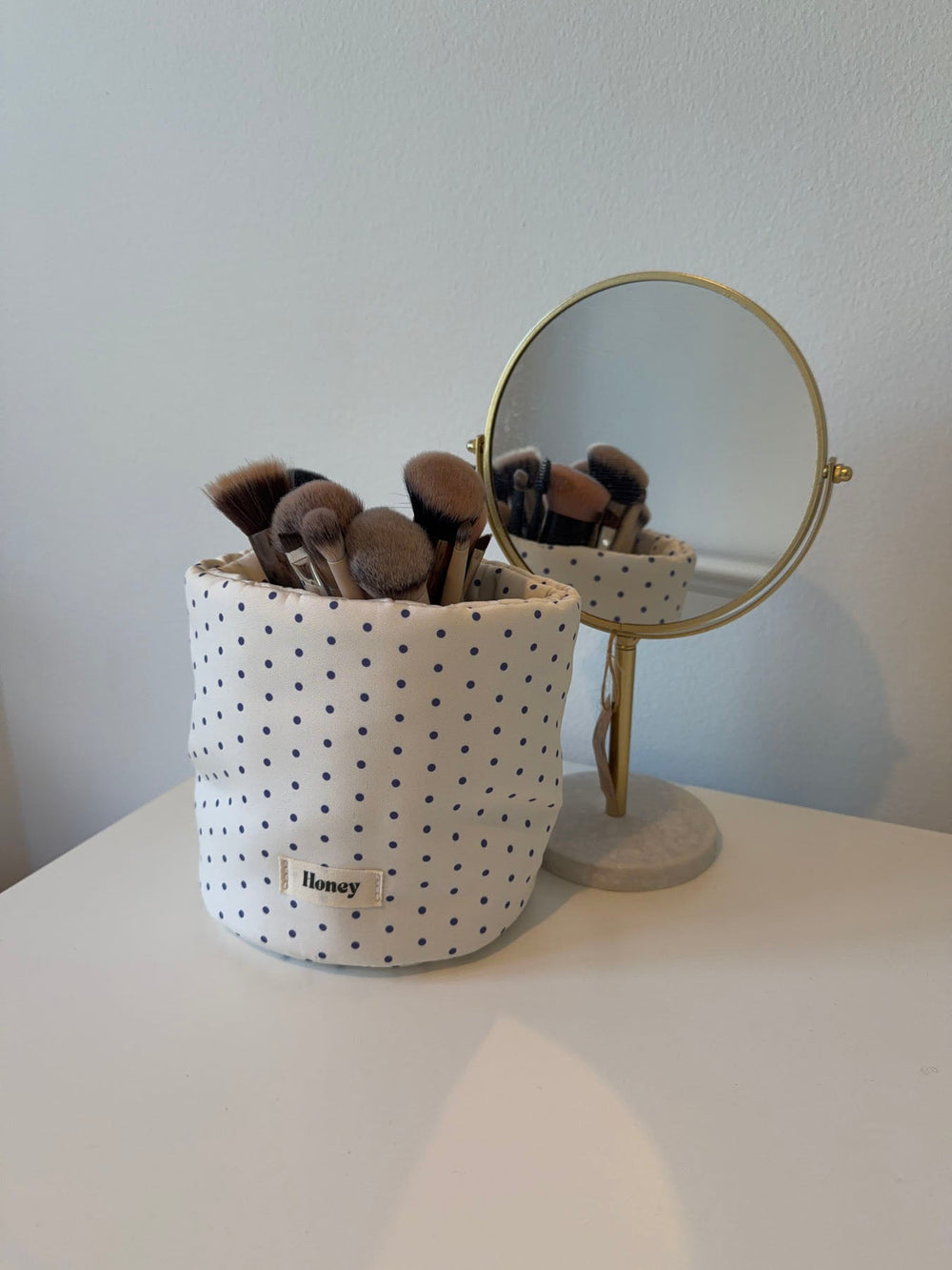 Honey small toiletry bag with dots - White/blue