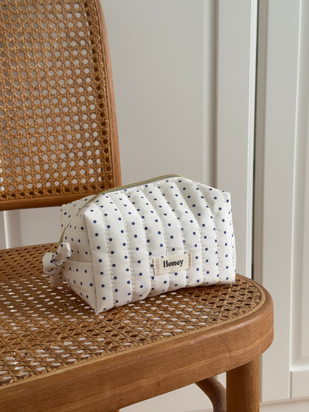 Honey small toiletry bag with dots - White/navy