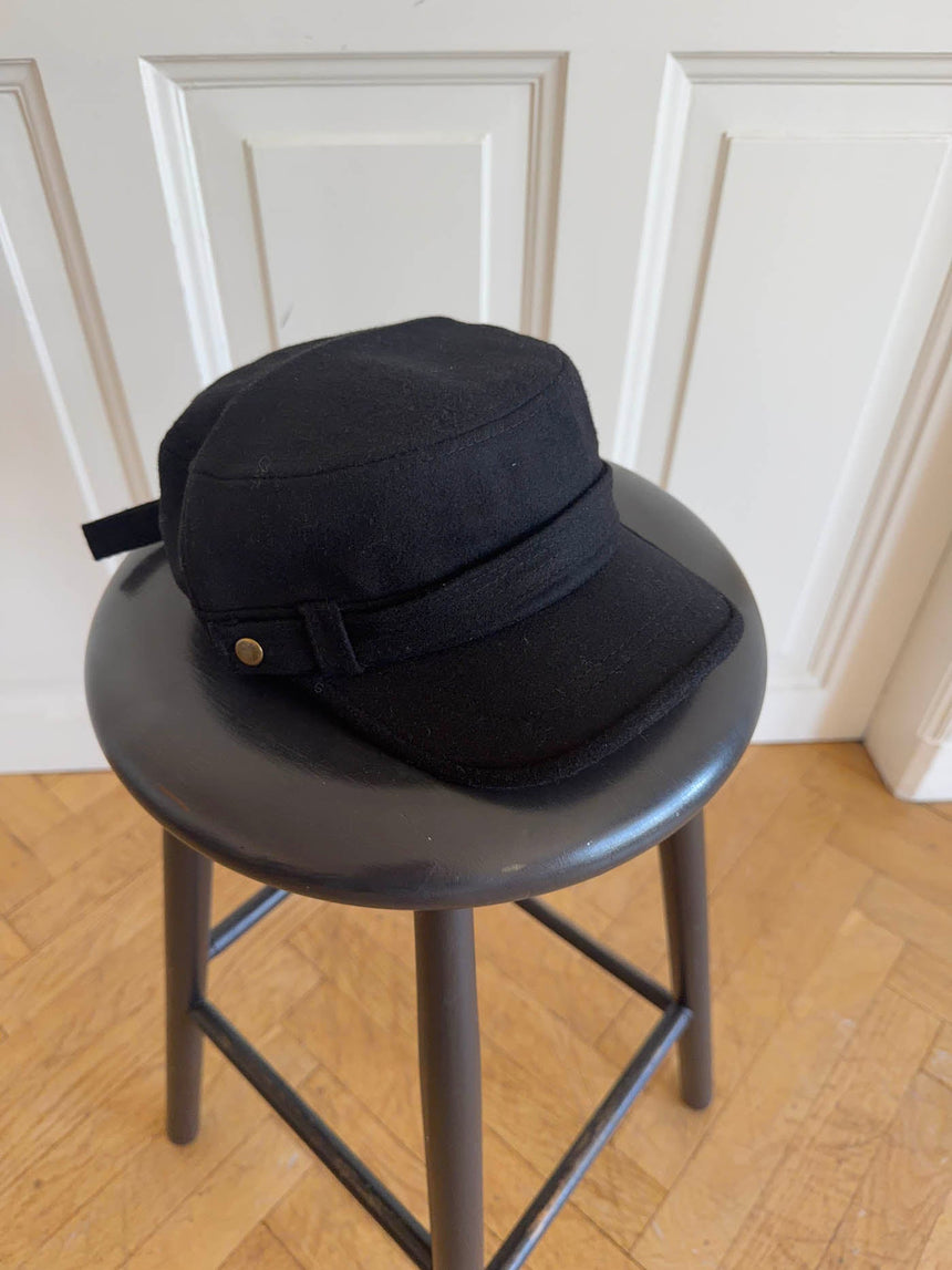Myra cap with details  - Black