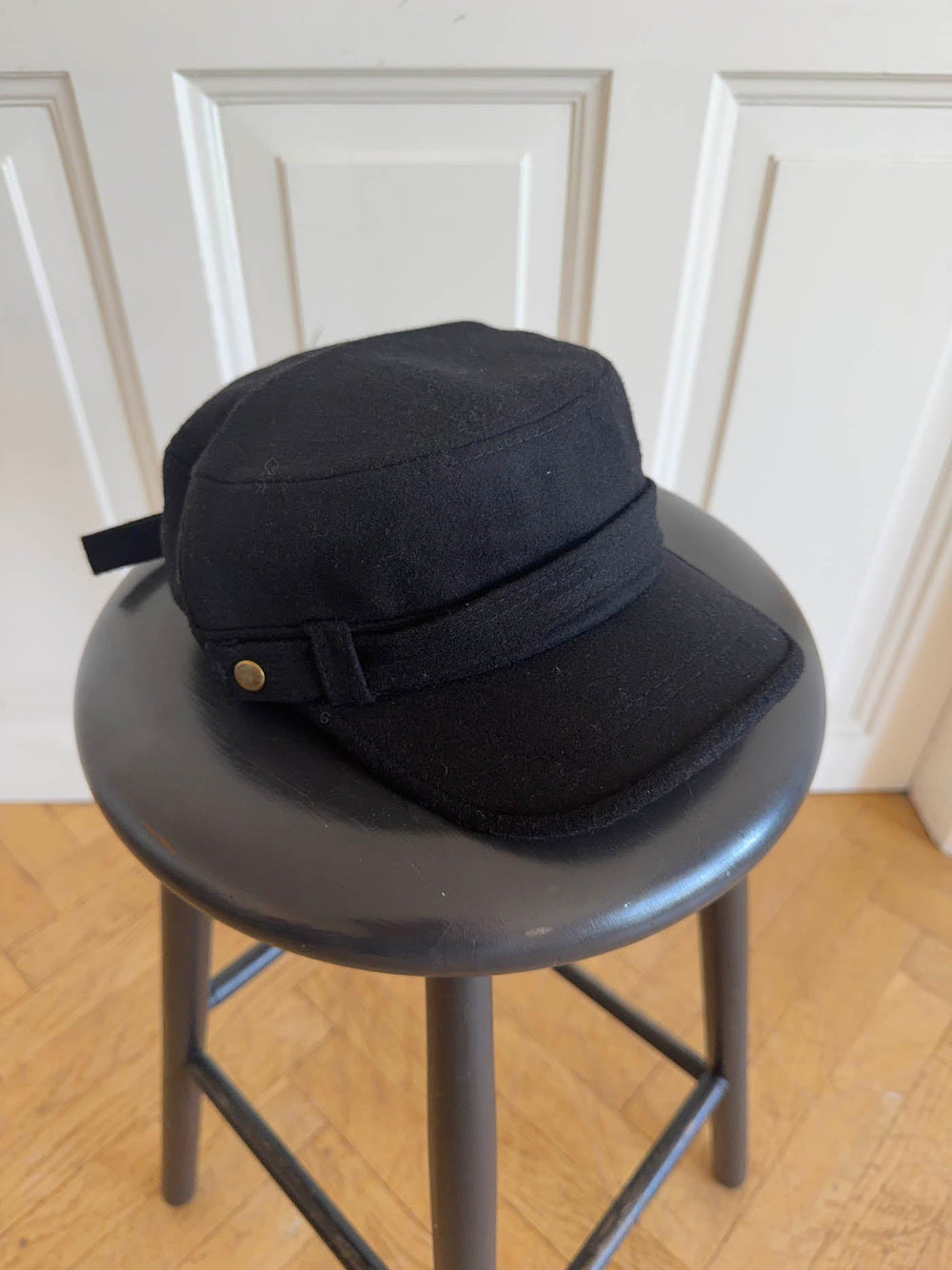 Myra cap with details  - Black