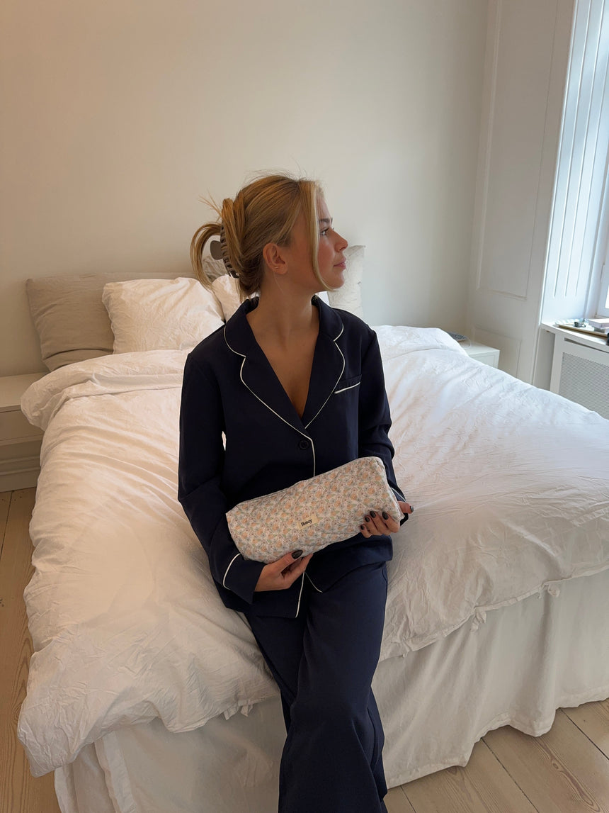 Honey Dyson sleeve - White with blue, green, and orange flowers