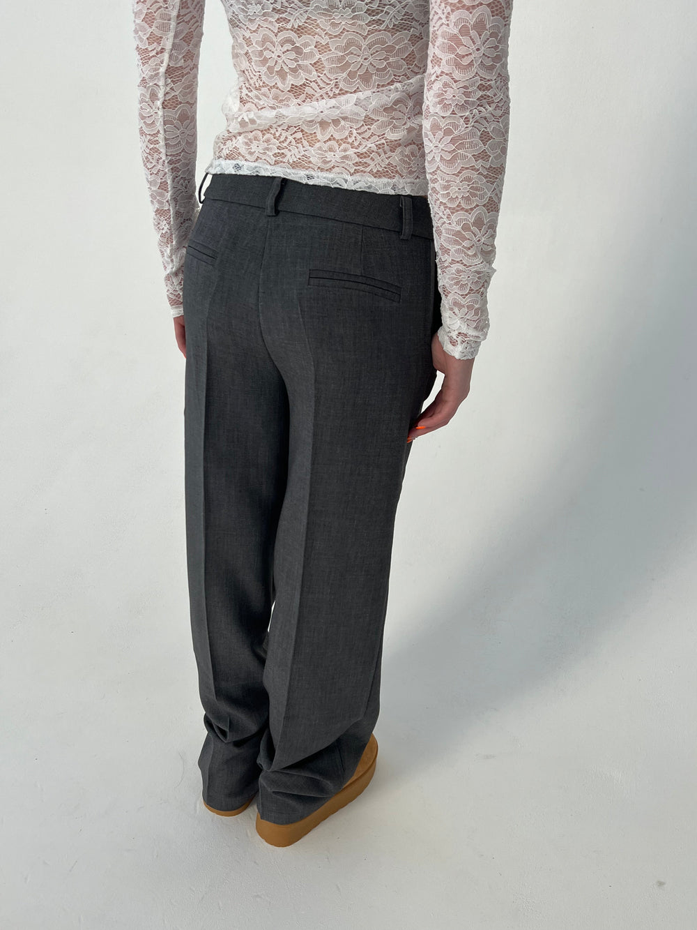 Kienna low-waisted suit pants - Grey