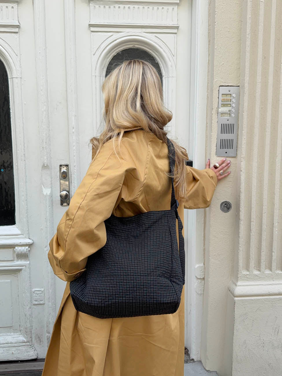 Samuel shoulder bag with checkers - Drak grey
