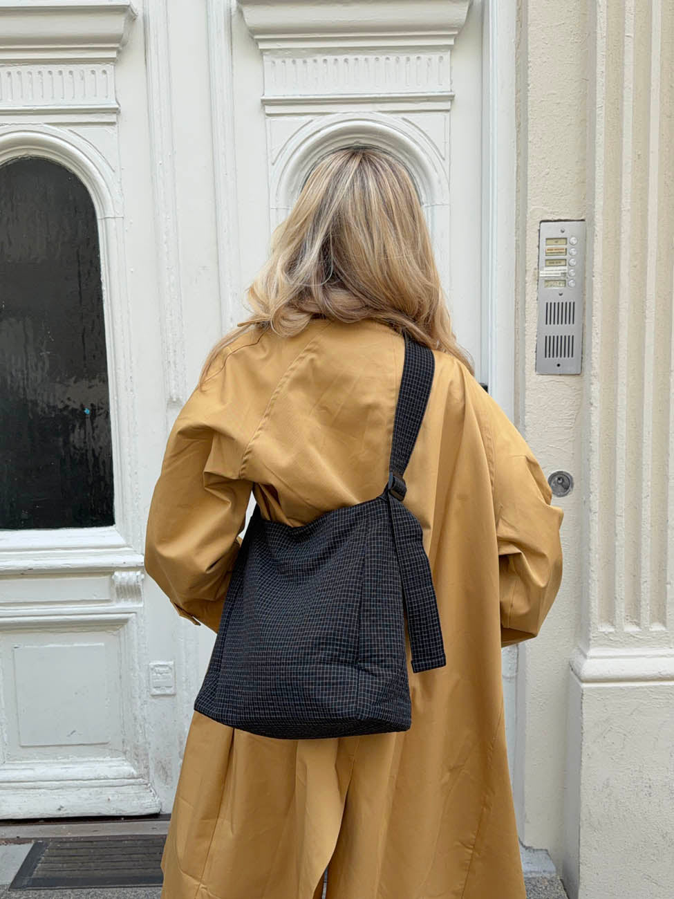 Samuel shoulder bag with checkers - Drak grey