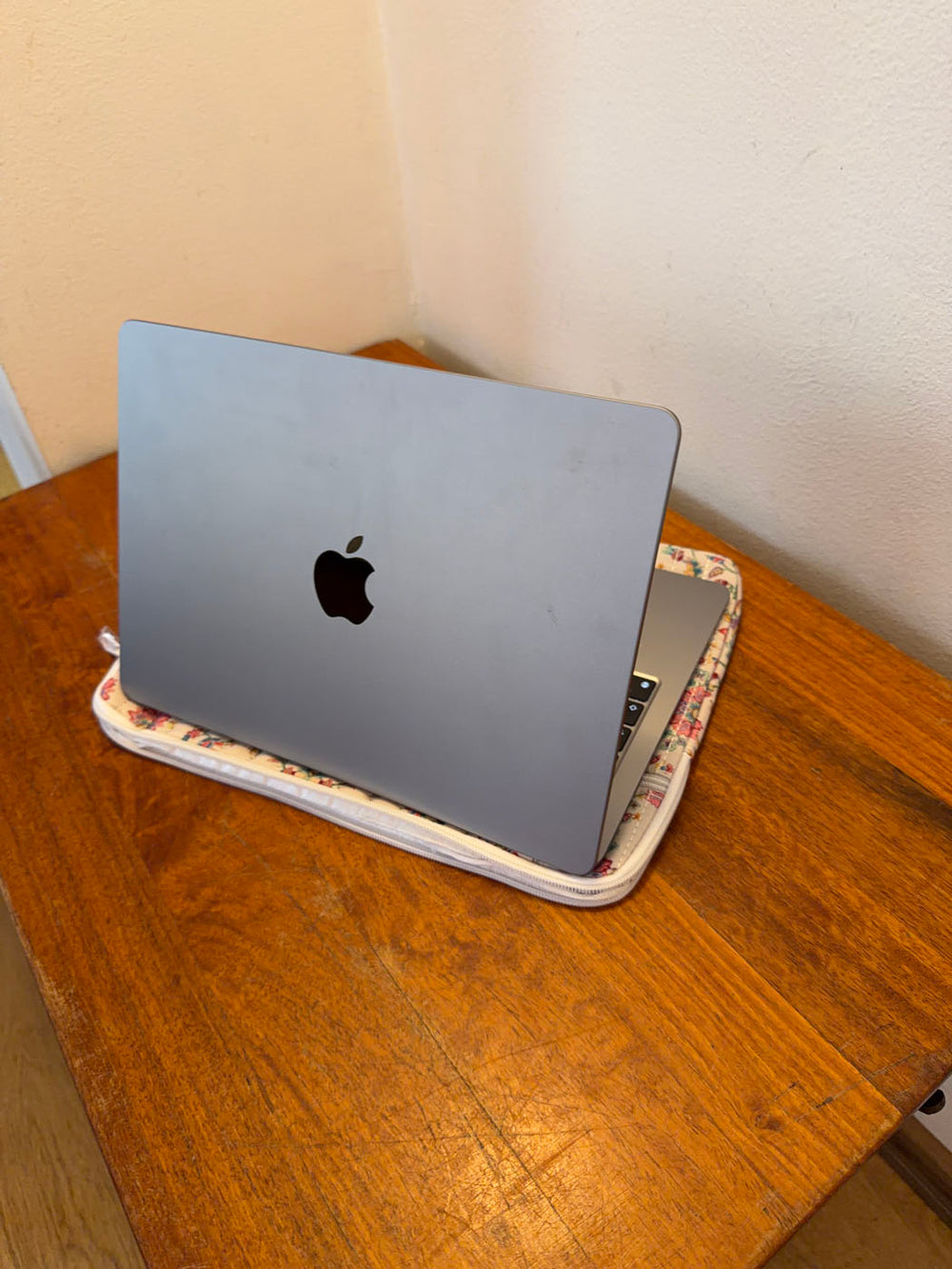 Honey computer sleeve - Off white med farverige blomster