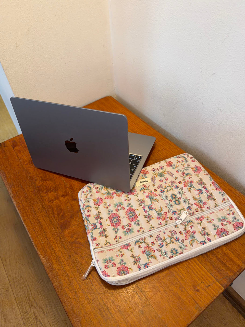 Honey computer sleeve - Off white med farverige blomster