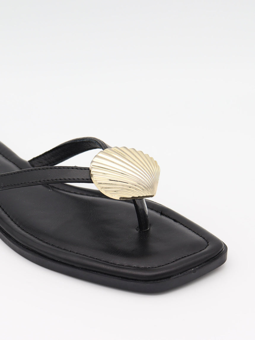 Trina sandals with shell detail – Black/gold