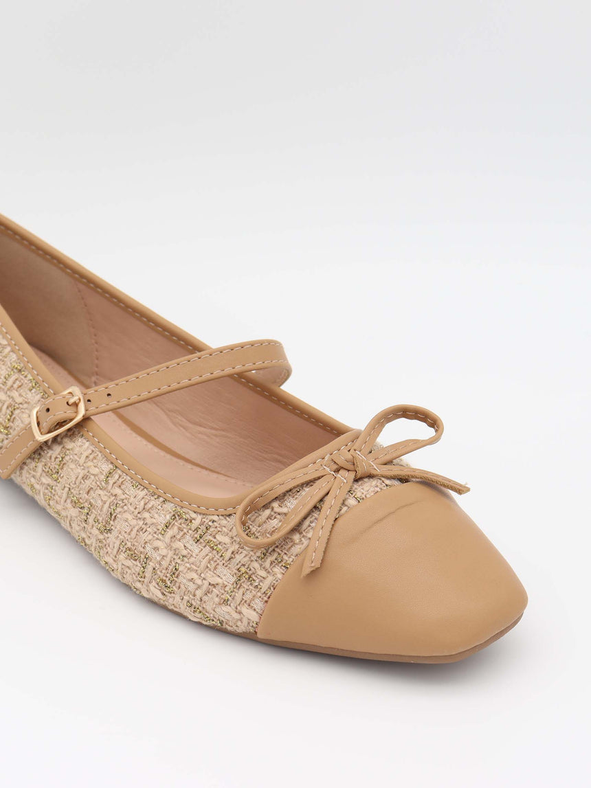 Cassadrina ballerinas with detailing – Beige