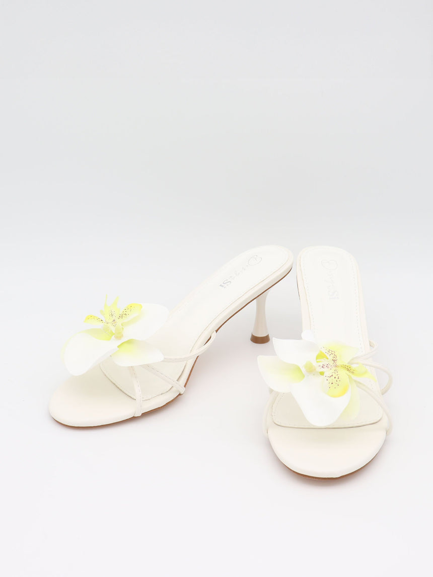 Thaline heels with flower detail - White