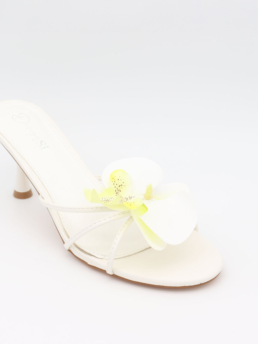 Thaline heels with flower detail - White