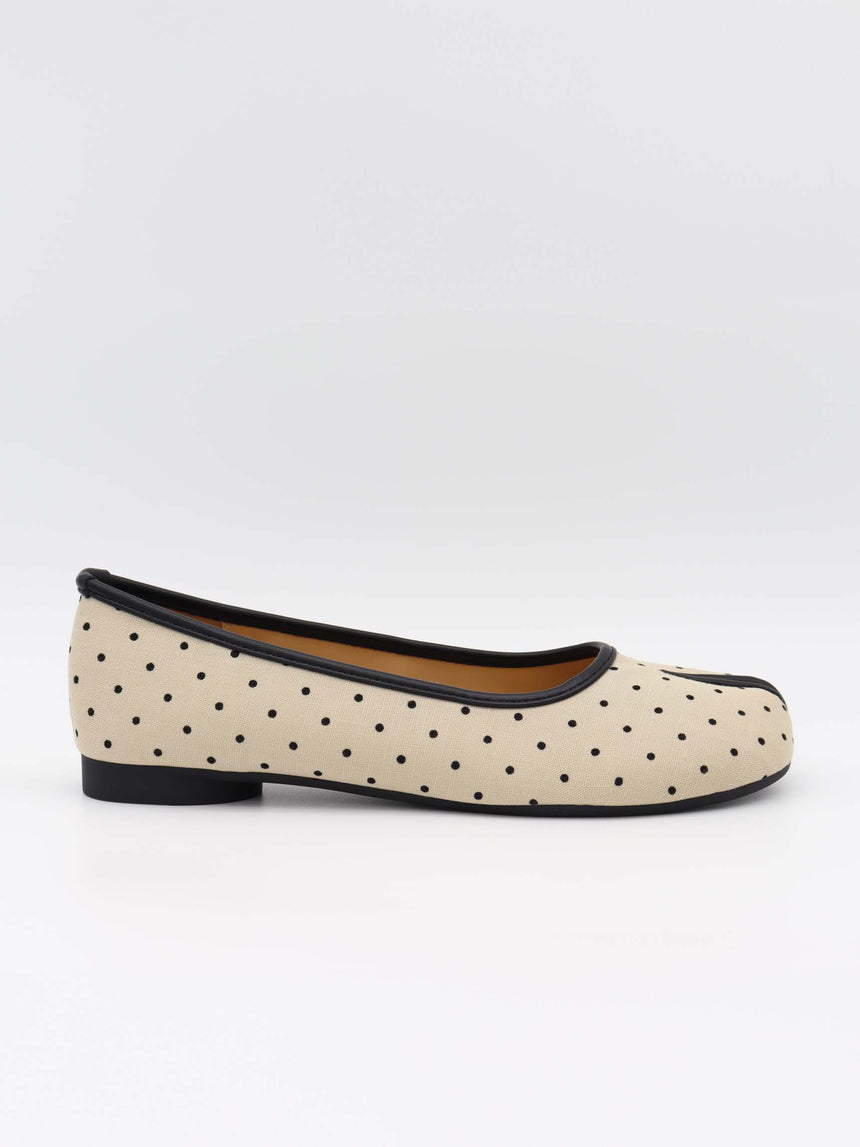 Elivia split toe ballerina with polka dots - White/black