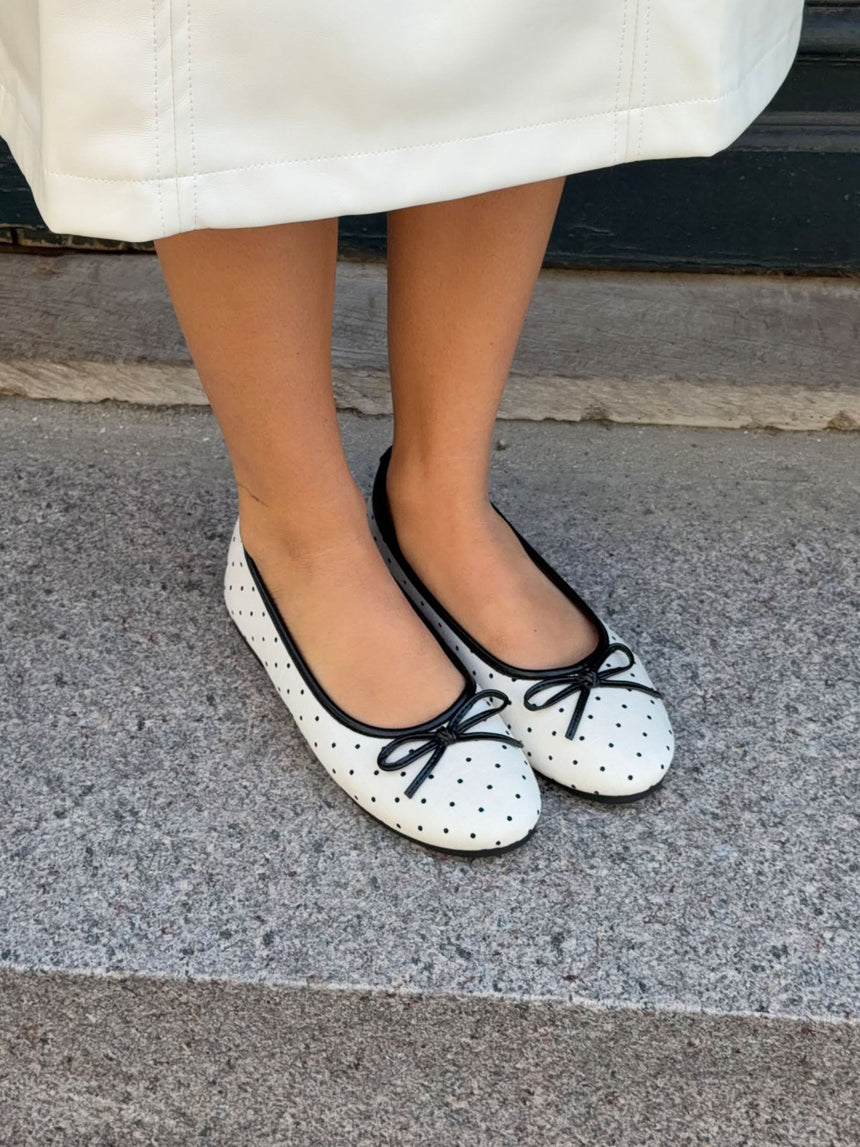 Zelia ballerina with polka dots - White/black