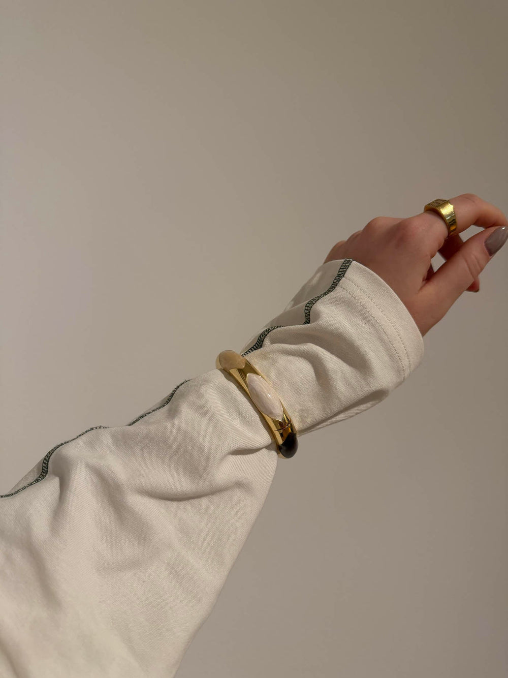 Tove bracelet with pattern - Nude/white/brown