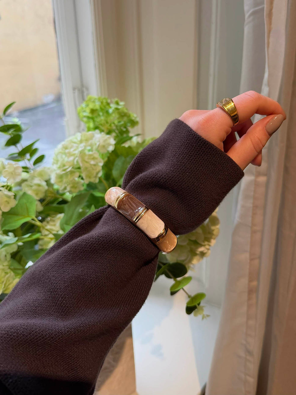 Ebony bracelet with stripes - Nude/brown/white