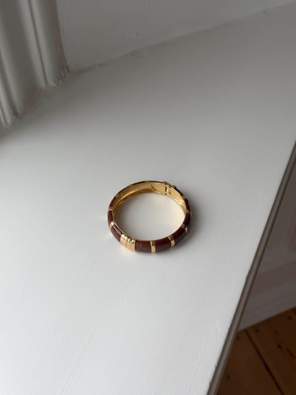 Eivora bracelet with stripes - brun/guld