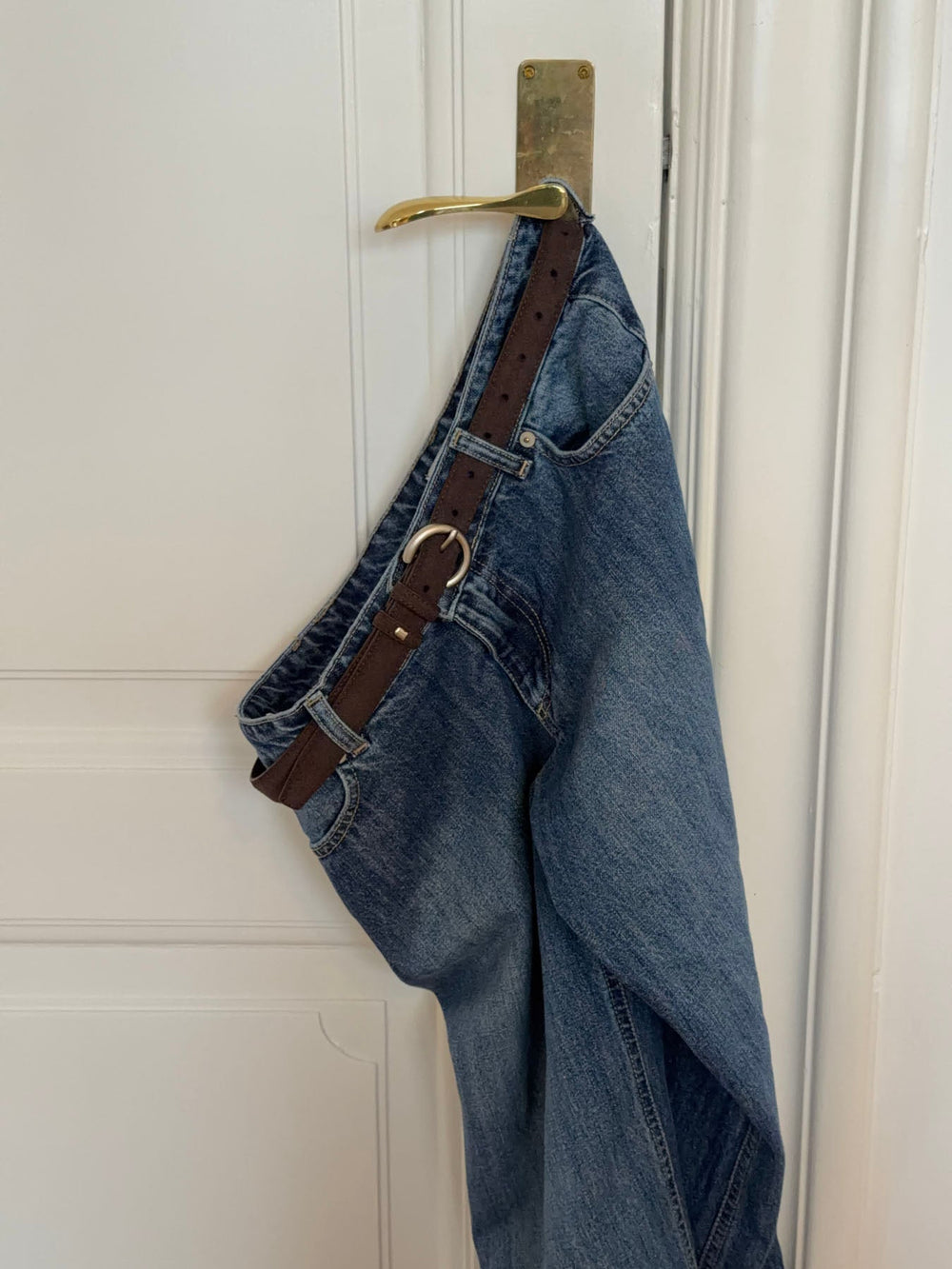 Noble belt in faux suede – Dark brown/silver