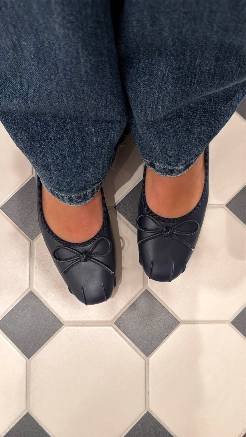 Eline ballerinas with detailing – Dark navy