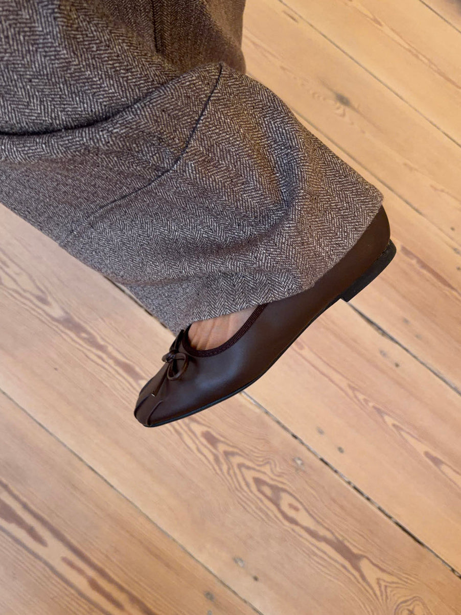 Eline ballerinas with detailing – Dark brown