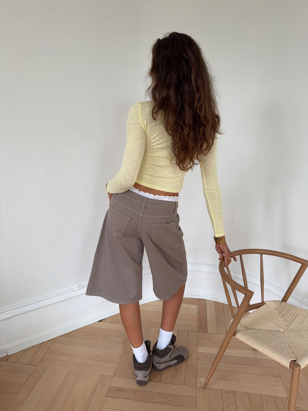 Teha bermuda shorts with lace - Beige/white