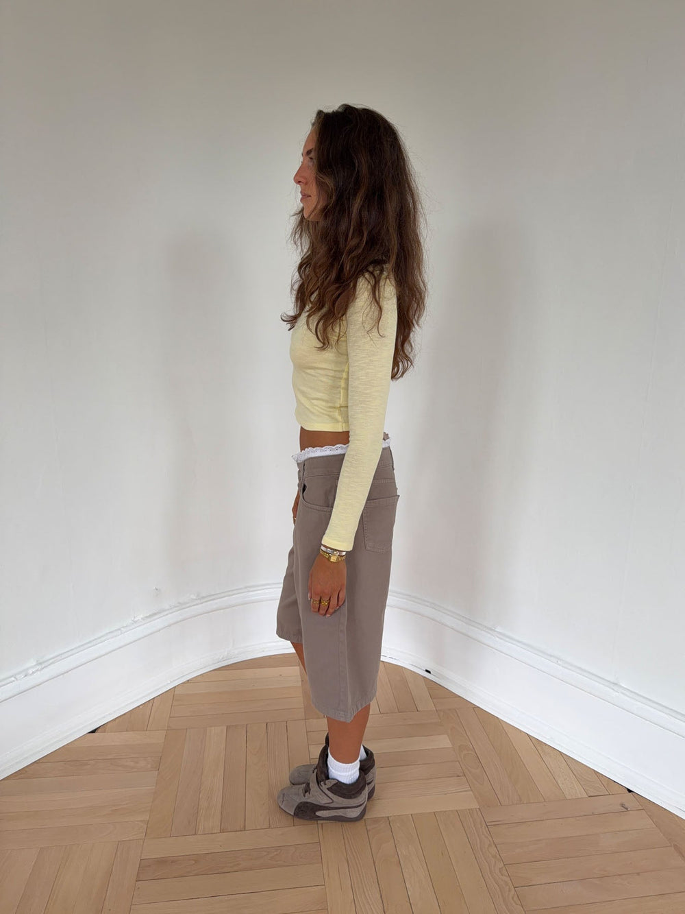 Teha bermuda shorts with lace - Beige/white