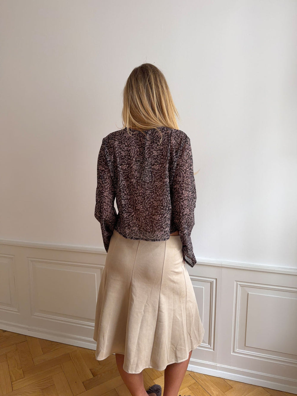 Kara blouse with tie detail – Brown