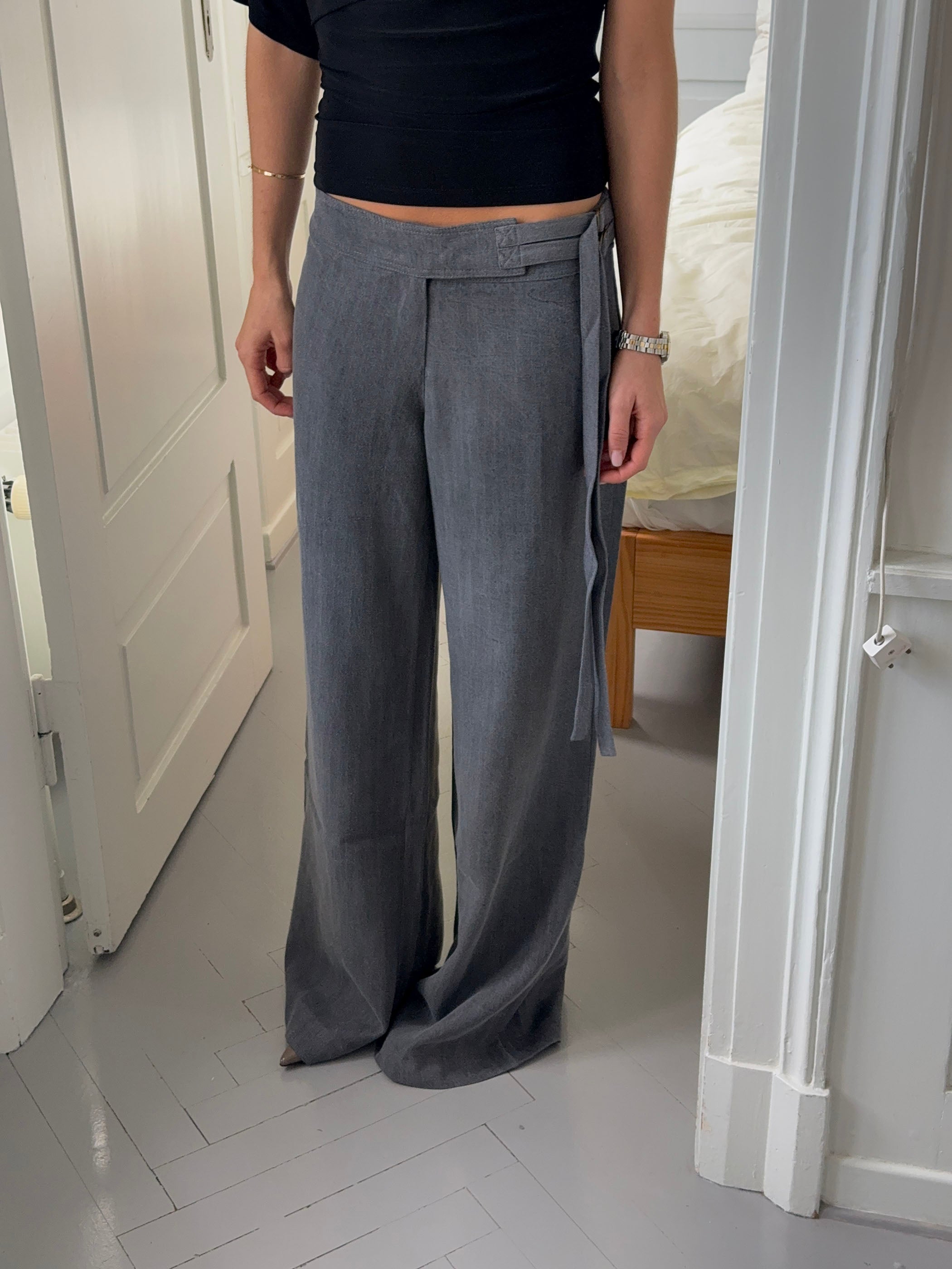 Ronya trousers with belt – Grey
