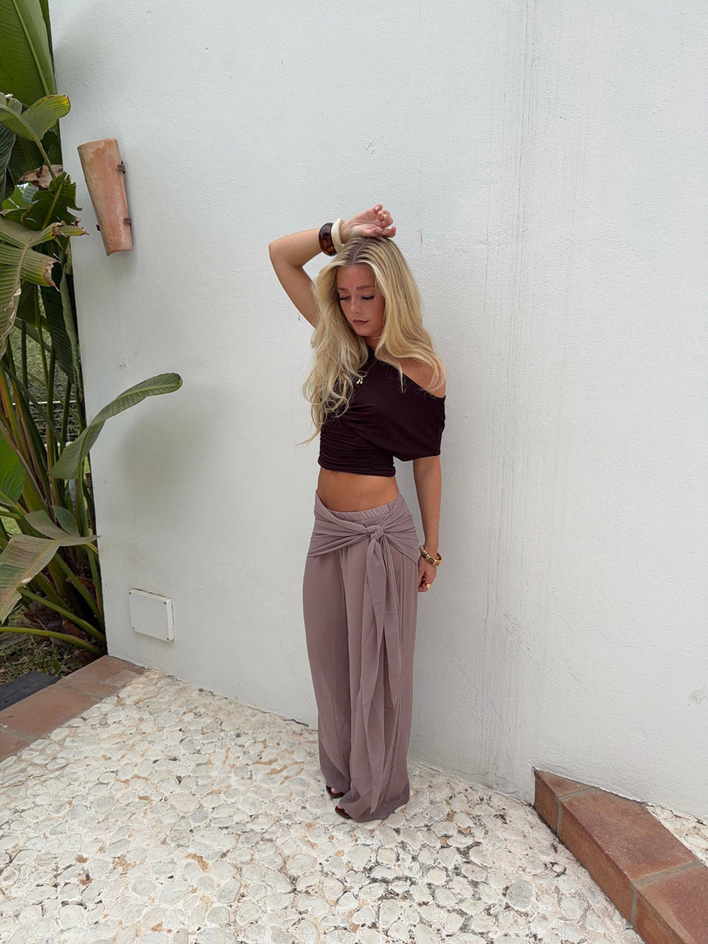 Estrella mesh trousers with tie detail – Taupe