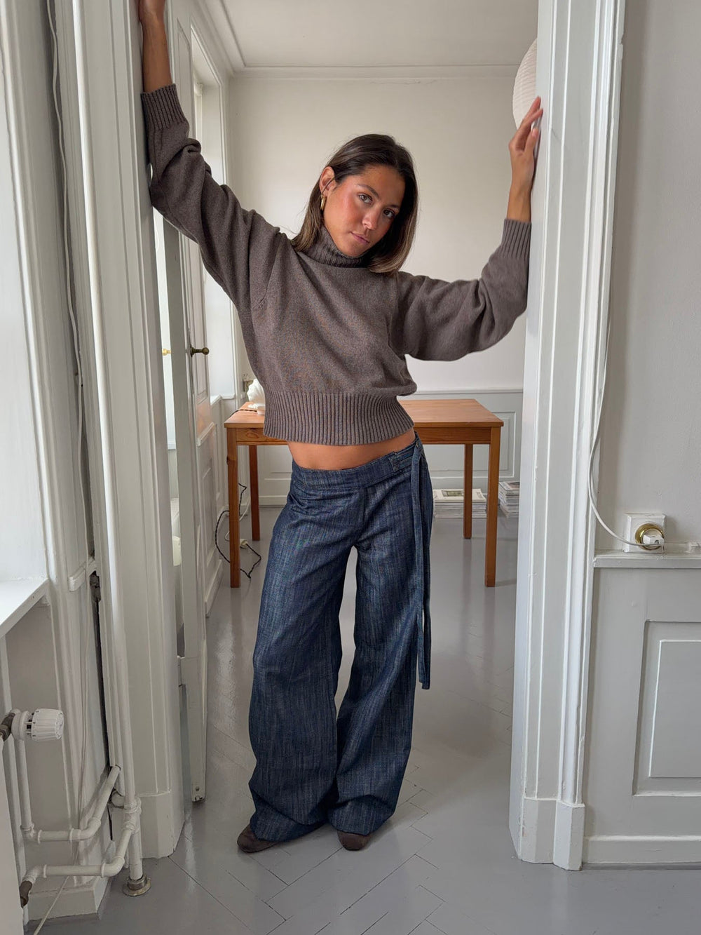 Karol trousers with belt – Dark blue