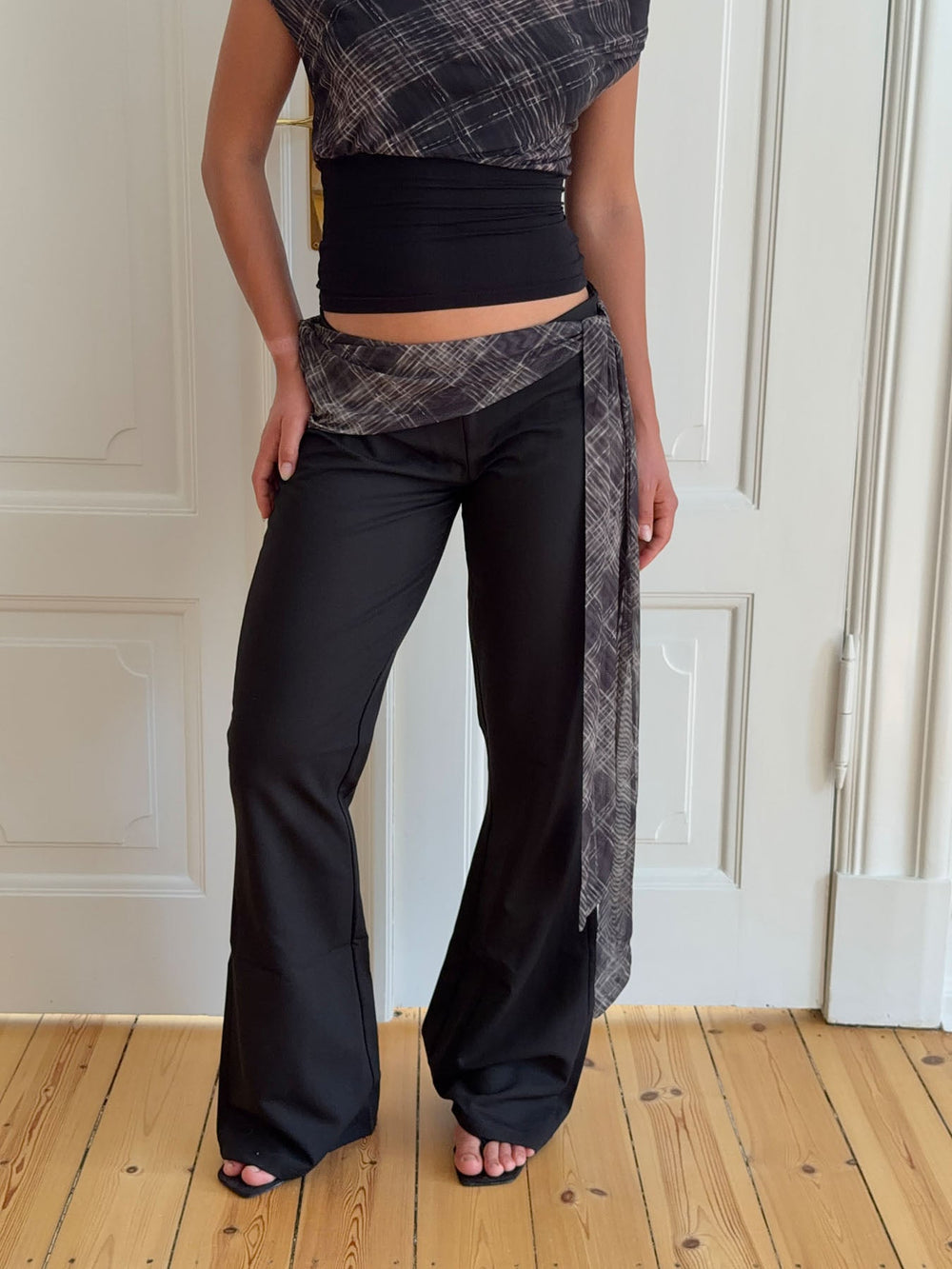 Lifina tie-waist trousers – Black