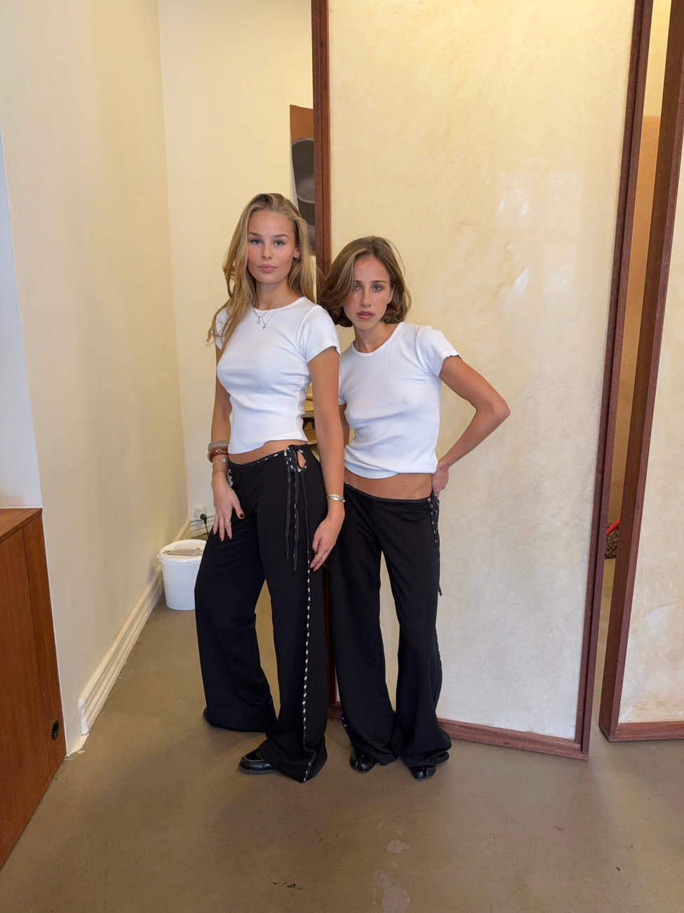 Binda pants with drawstring and polka dots – Black