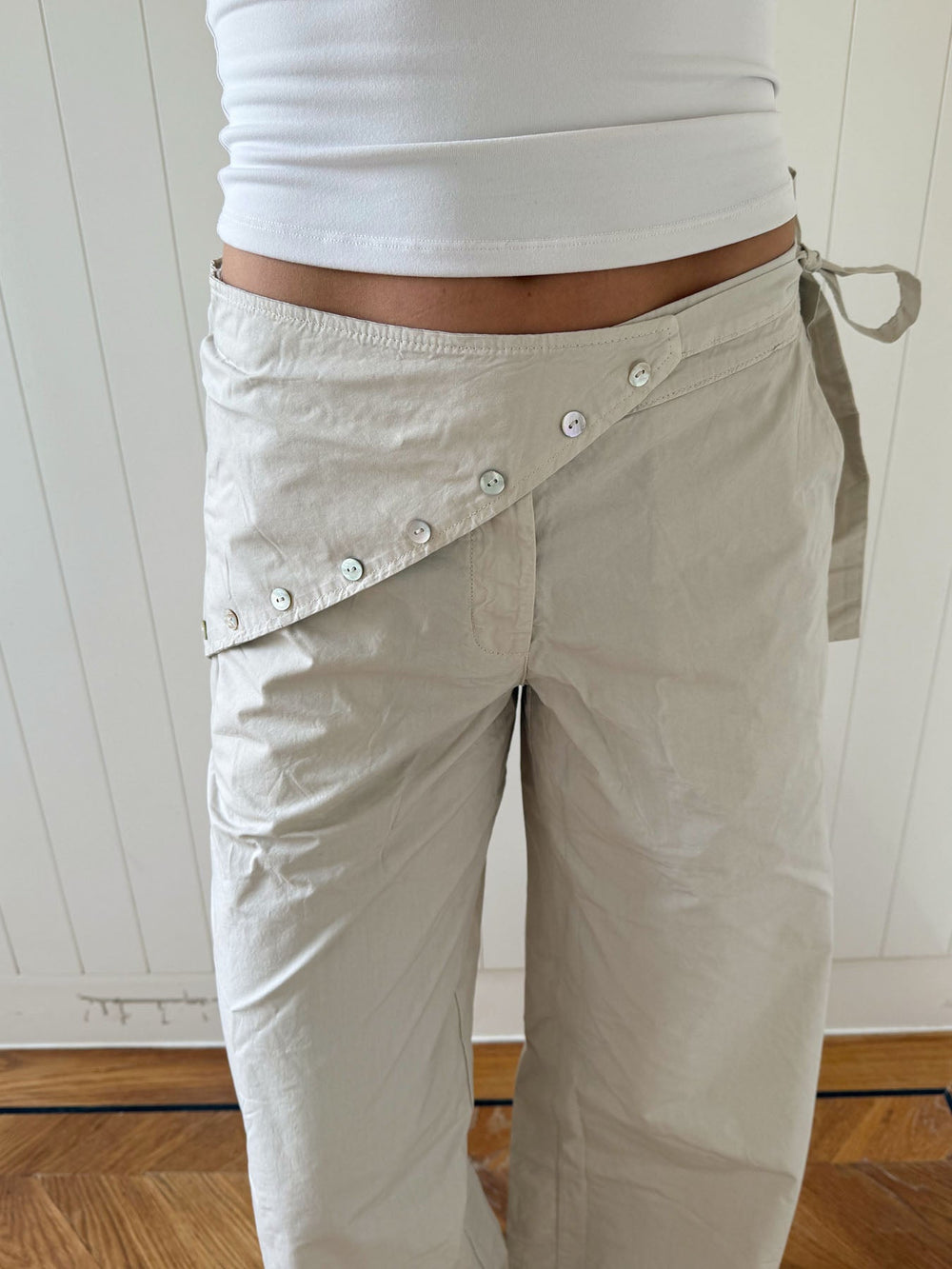 Scandivv trousers with details – Beige