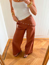 Scandivv trousers with details - Rust