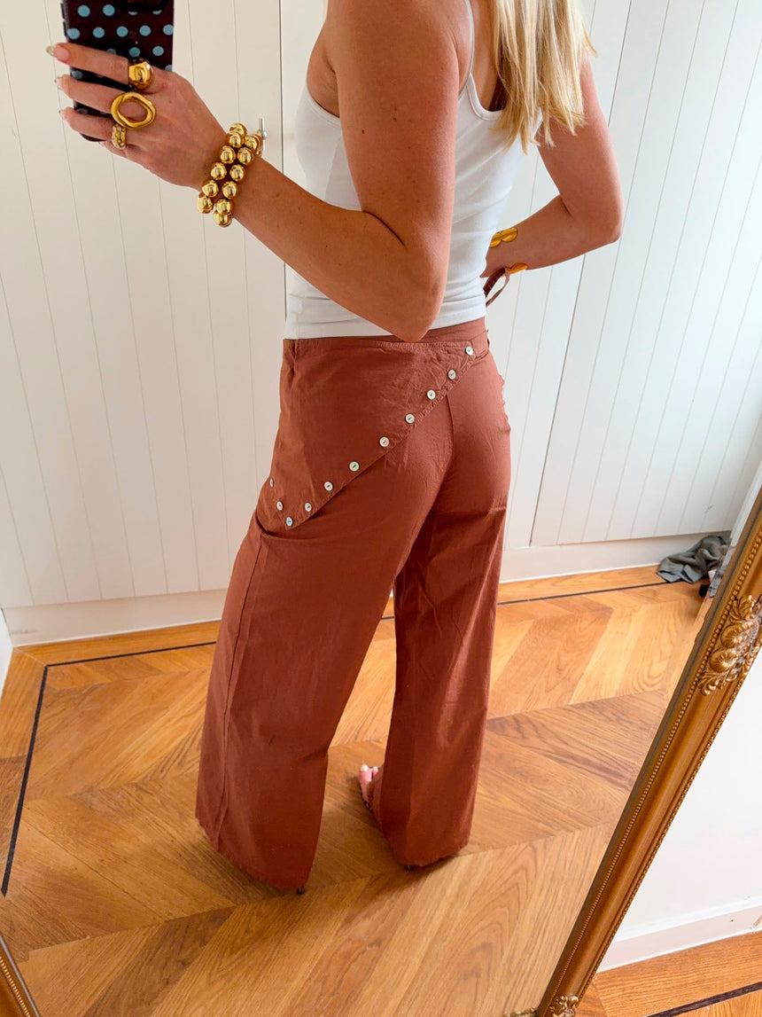 Scandivv trousers with details - Rust