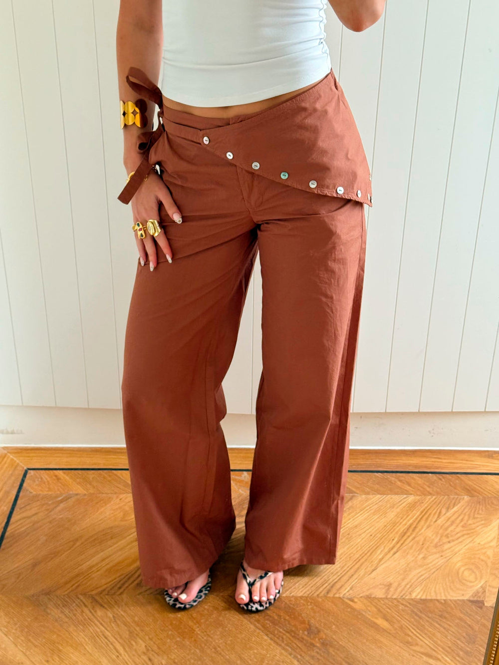 Scandivv trousers with details - Rust
