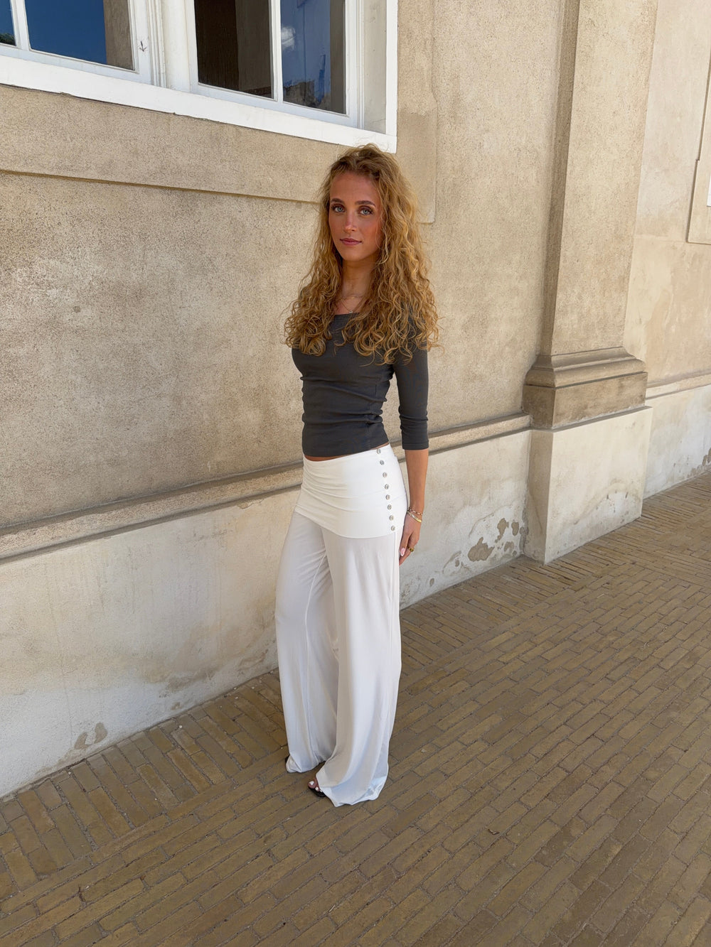 Tula trousers with pleat detail and buttons – White