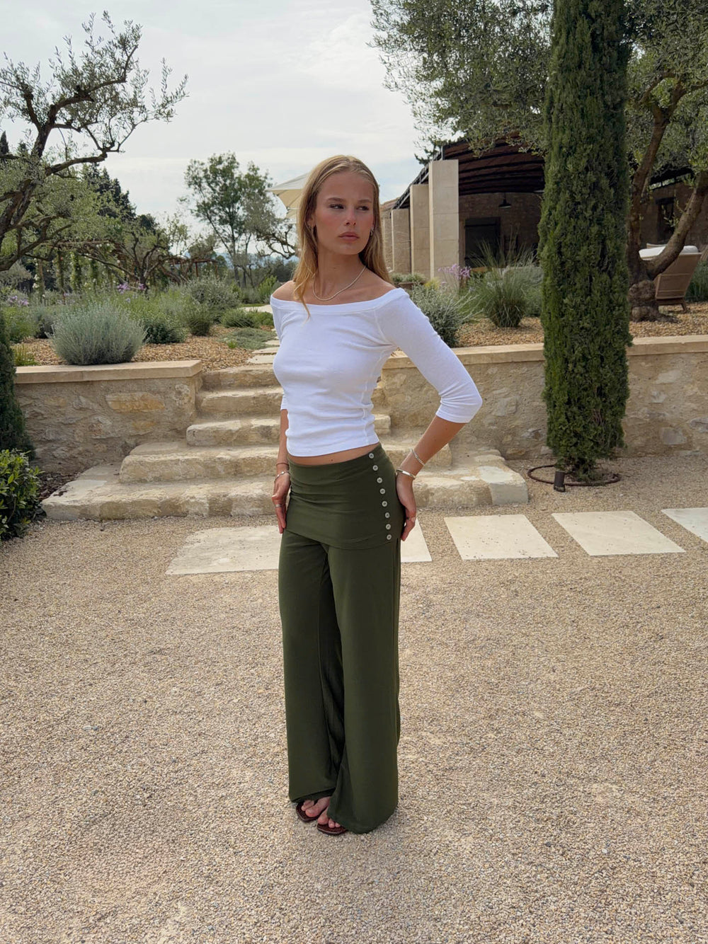 Tula trousers with fold detail and buttons – Khaki