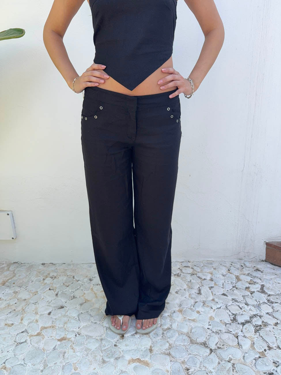 Jasifina trousers with metal rings – Black