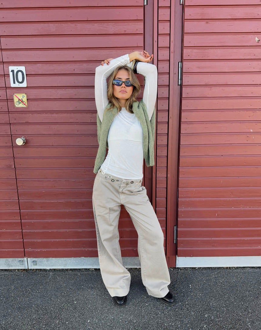 Tanija jeans with ring details – Beige