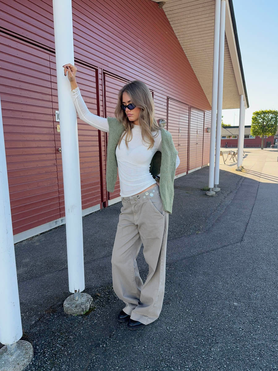 Tanija jeans with ring details – Beige